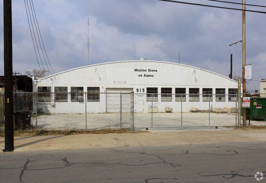 More Photos Of 915 N Alamo St, San Antonio Service For Lease