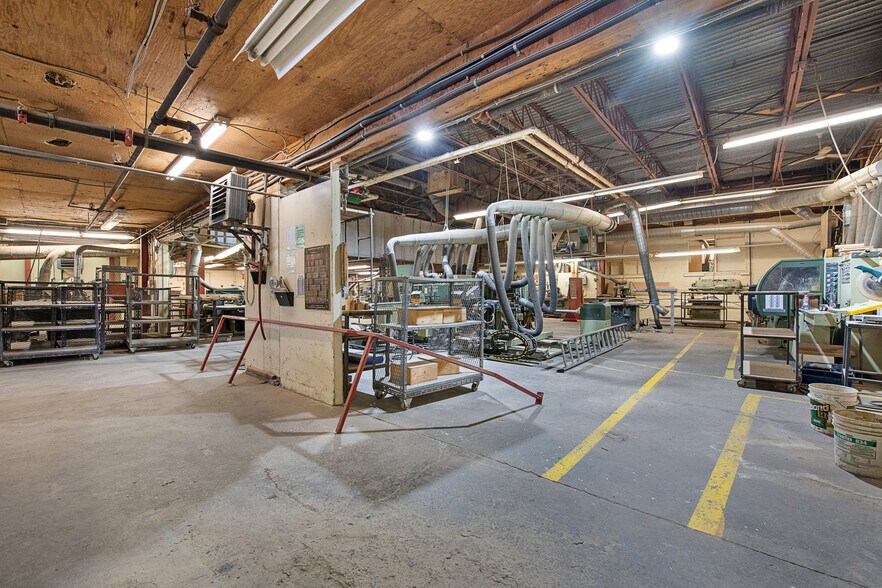 More Photos Of 14 Conway St, Madawaska Valley Manufacturing For Sale