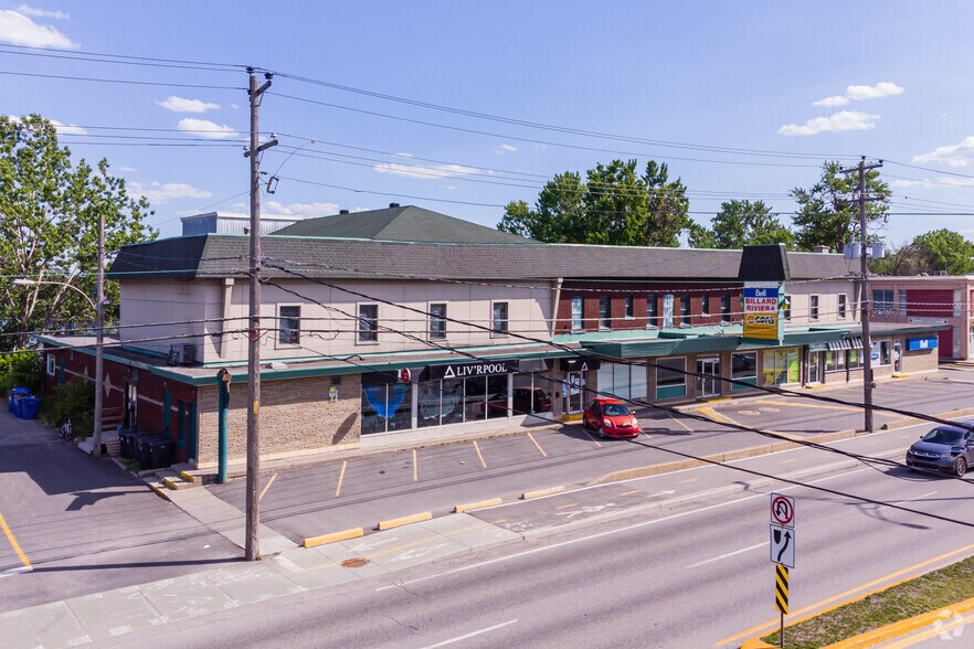 More Photos Of 84 Boul Harwood, Vaudreuil-dorion General Retail For Sale