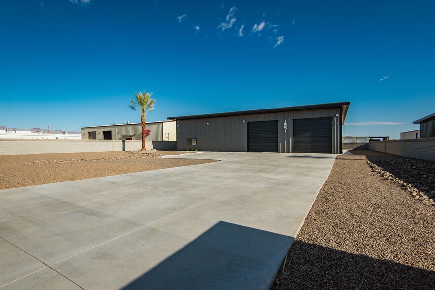 More Photos Of 1551 E World Blvd, Fort Mohave Showroom For Sale