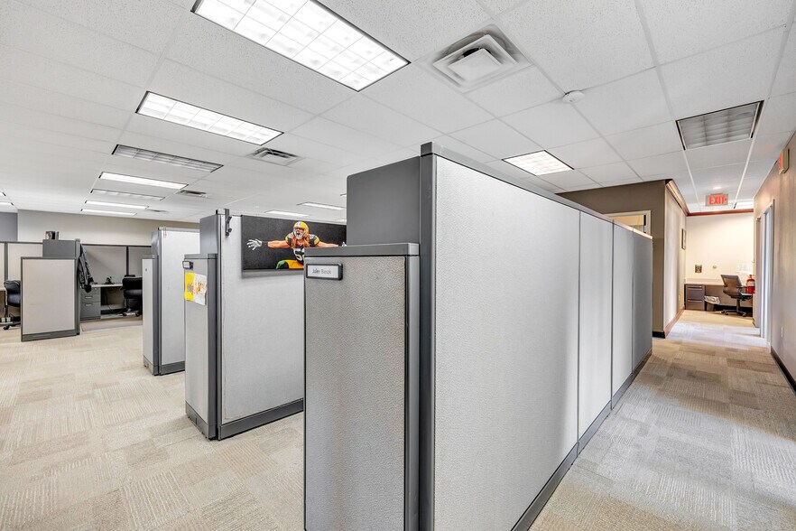 More Photos Of 2109 E Capitol Dr, Appleton Office For Lease