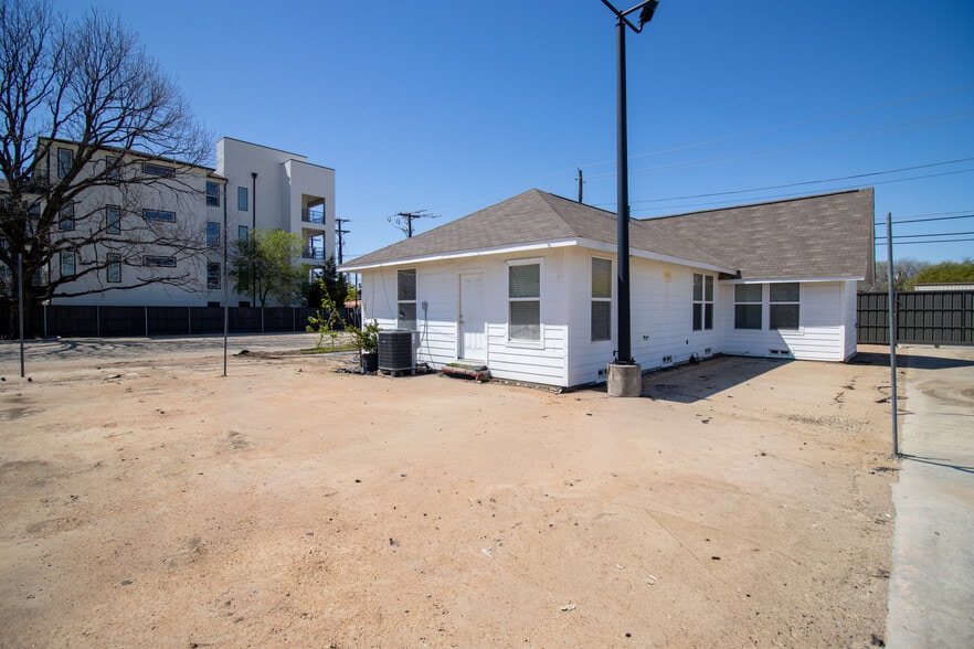 Primary Photo Of 2618 Bomar Ave, Dallas Land For Lease