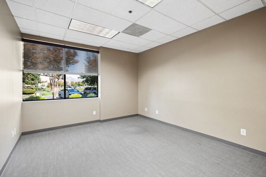 More Photos Of 560-562 Technology Way, Napa Warehouse For Lease