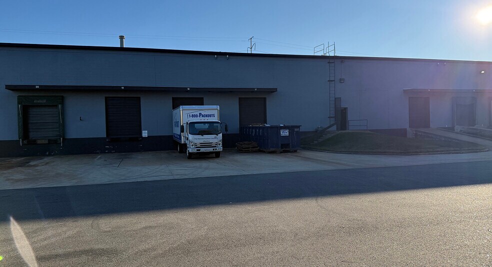 More Photos Of 5100-5190 Commerce Rd, Richmond Unknown For Lease