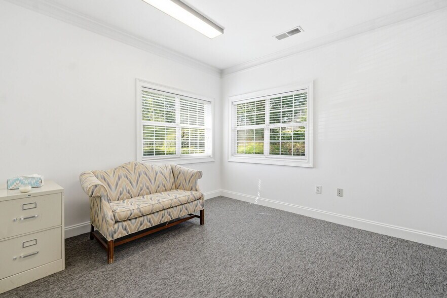 More Photos Of 234-242 Creekstone Rdg, Woodstock Office For Sale