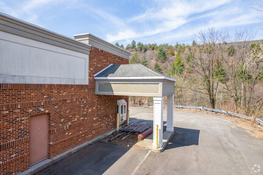 More Photos Of 1099 E Broad St, Tamaqua Storefront Retail Office For Lease
