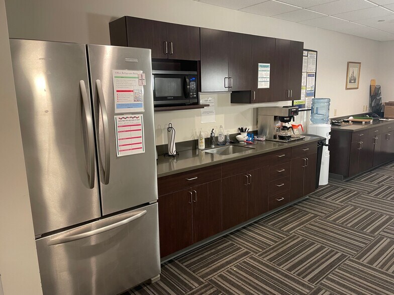 More Photos Of 112 W Jefferson Blvd, South Bend Office For Lease