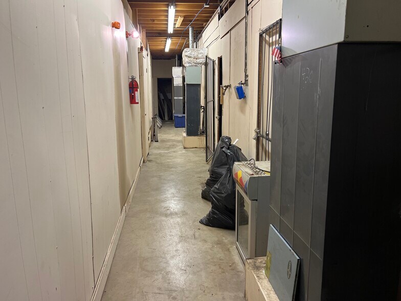 More Photos Of 430 N General McMullen Dr, San Antonio Auto Repair For Sale