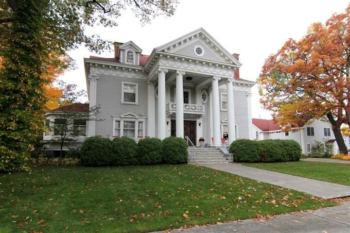 More Photos Of 230 Wellington St, Traverse City Hospitality For Sale