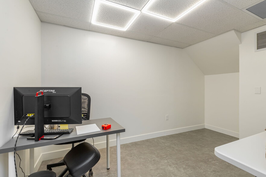 More Photos Of 7301 5th Ave NE, Seattle Office For Sale