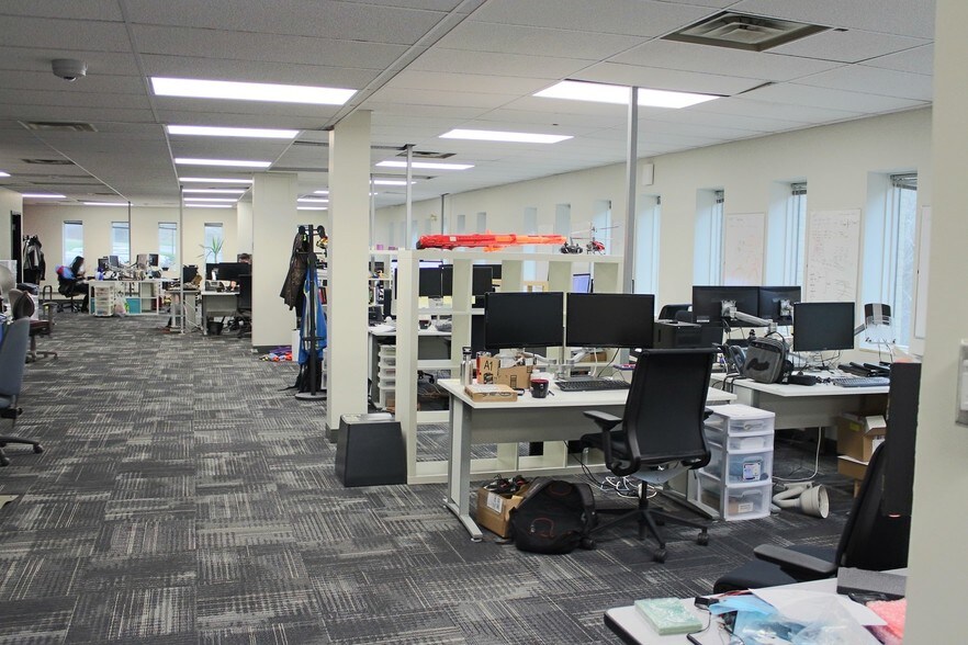 More Photos Of 148 Manitou Dr, Kitchener Office For Lease