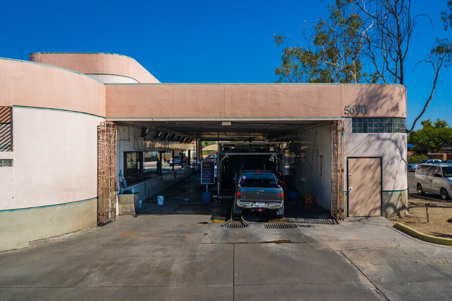 More Photos Of 5690 W Peoria Ave, Glendale Carwash For Sale