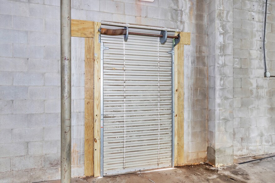 More Photos Of 121 Trotter Industrial Ln, Saluda Warehouse For Lease