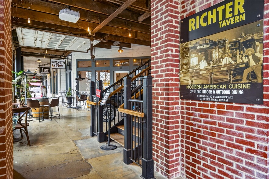 More Photos Of 153 S Main St, Boerne General Retail For Lease