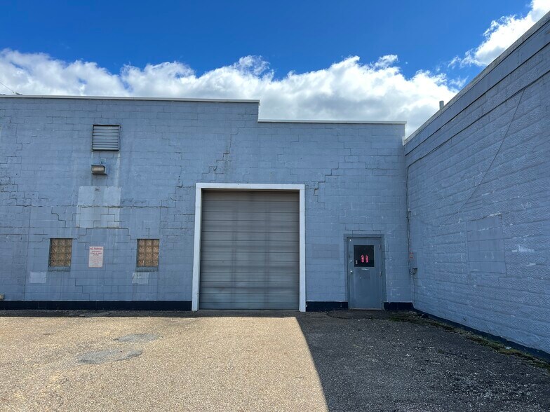 More Photos Of 145 1st Dr NE, New Philadelphia Flex For Lease