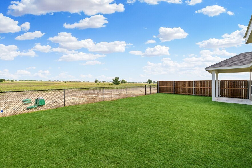 More Photos Of 651-655 Clovis St, Midlothian Apartments For Sale