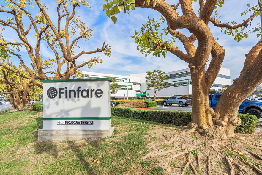 More Photos Of 17900 Von Karman Ave, Irvine Office For Lease