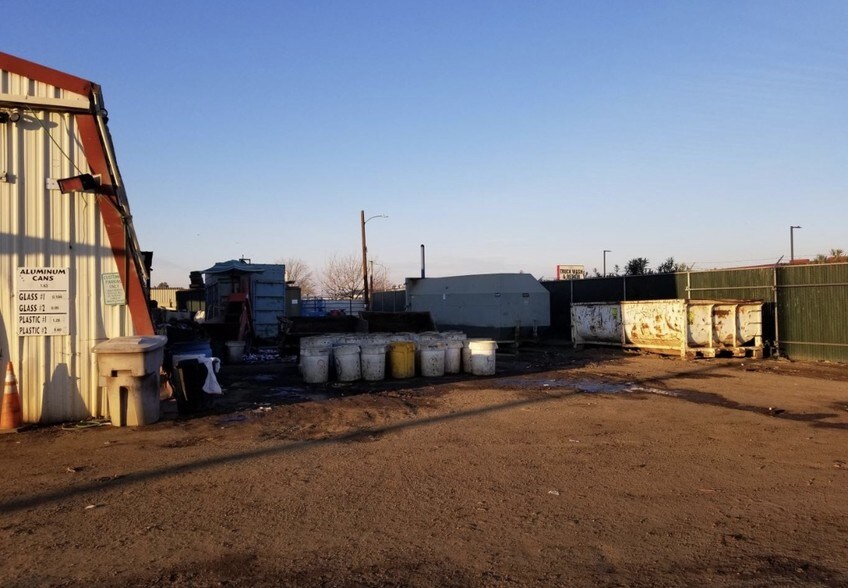 More Photos Of 3615 S K St, Tulare Recycling Center For Sale