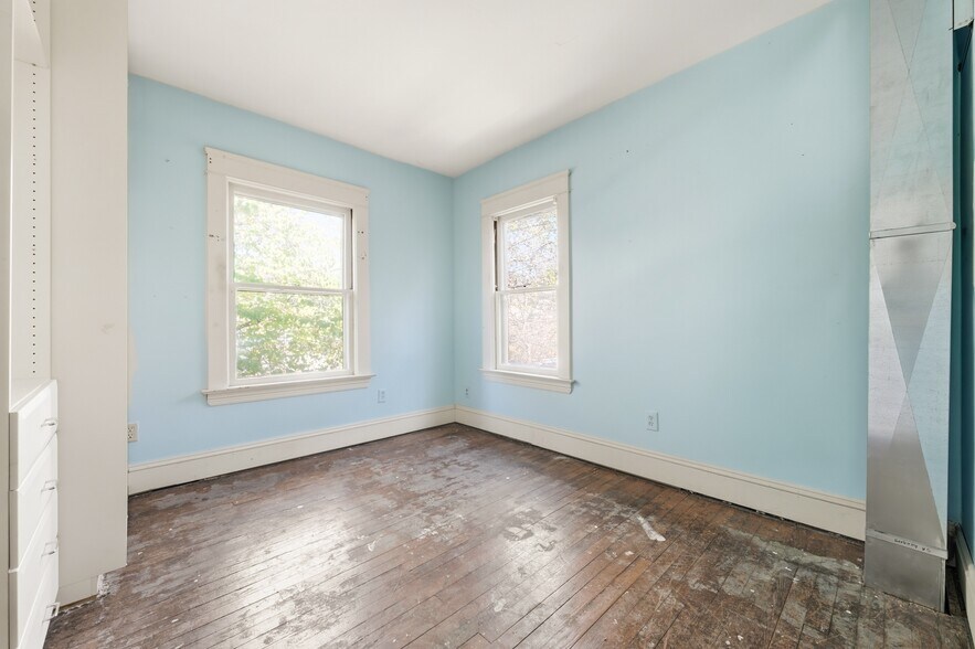 More Photos Of 12406 Larchmere Blvd, Cleveland General Retail For Sale