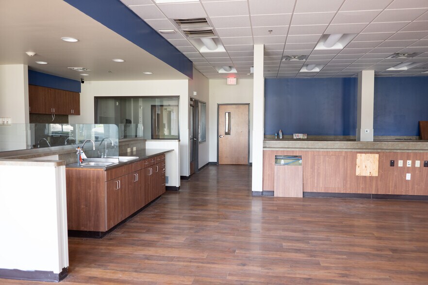 More Photos Of 3301 E US Highway 377, Granbury Storefront Retail Office For Lease