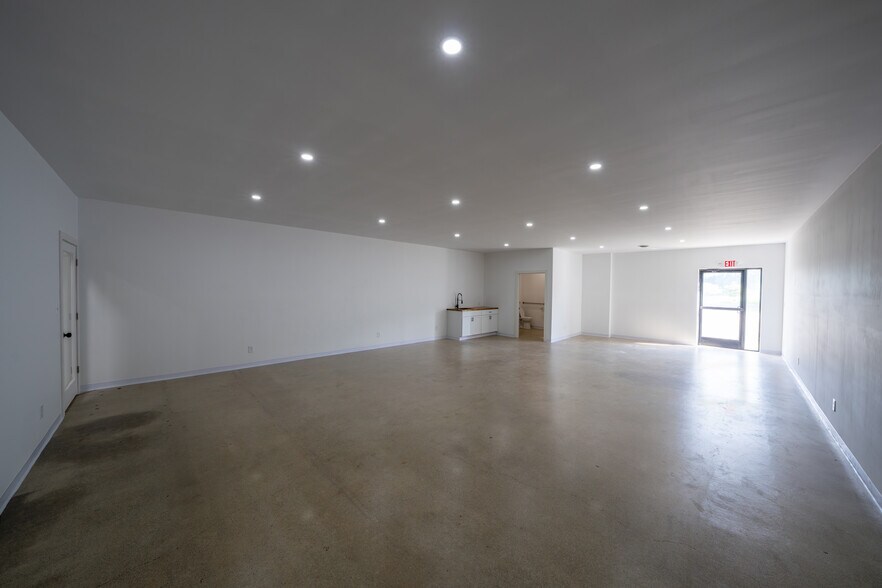 More Photos Of 985 Joyce Ave, Columbus Warehouse For Lease