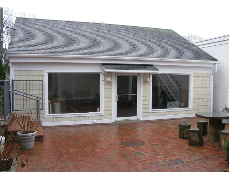 More Photos Of 64 Jobs Ln, Southampton Storefront Retail Office For Lease