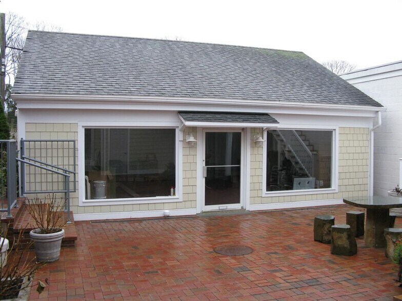 Primary Photo Of 66 Jobs Ln, Southampton Storefront Retail Office For Lease