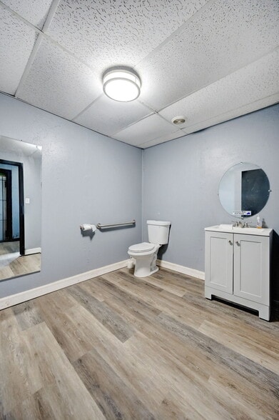 More Photos Of 2600 N Florissant Ave, Saint Louis Flex For Sale