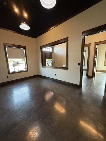 More Photos Of 1510 Fort Worth Hwy, Weatherford Medical For Lease