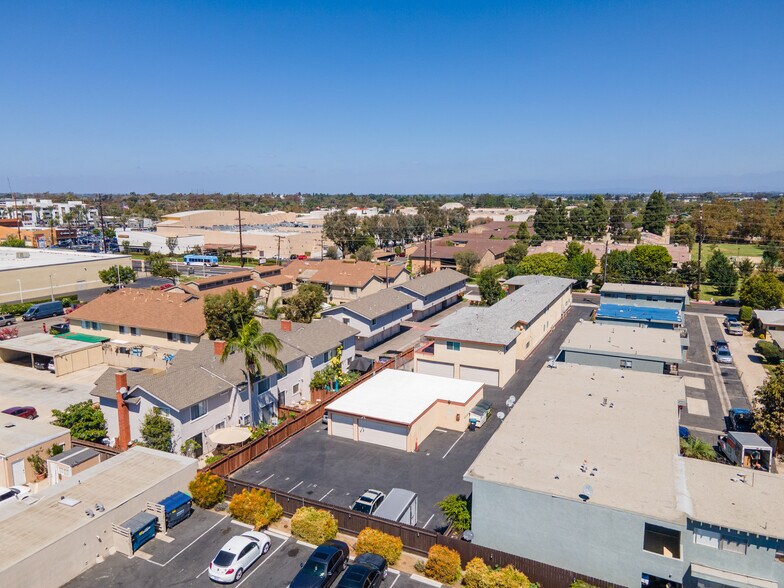 More Photos Of 383 W Wilson St, Costa Mesa Apartments For Sale