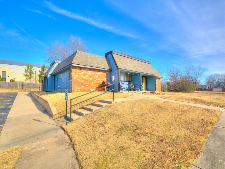 More Photos Of 1311 N Ash Pl, Owasso Apartments For Sale