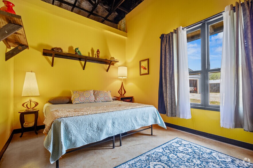 More Photos Of , New Braunfels General Retail For Sale