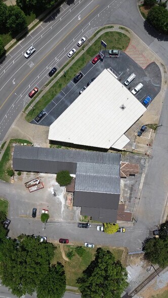 More Photos Of 628 Meridian St N, Huntsville Freestanding For Lease