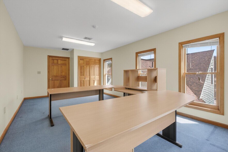 More Photos Of 25 Country Club Rd, Gilford Medical For Sale