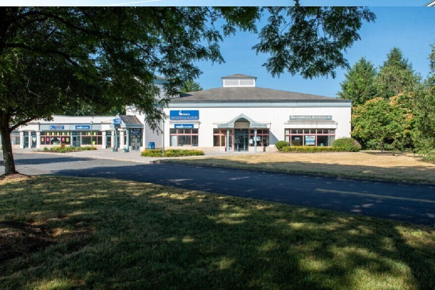 Primary Photo Of 555 Day Hill Rd, Windsor Storefront For Lease