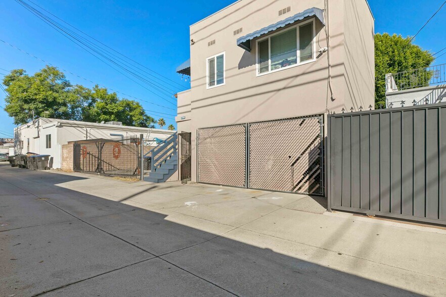 More Photos Of 2114 W Magnolia Blvd, Burbank Storefront For Sale