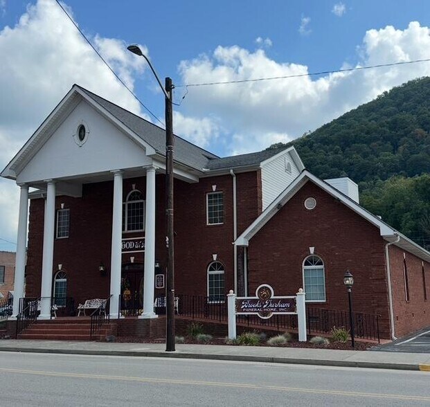 More Photos Of 205 W Kentucky Ave, Pineville Funeral Home For Sale