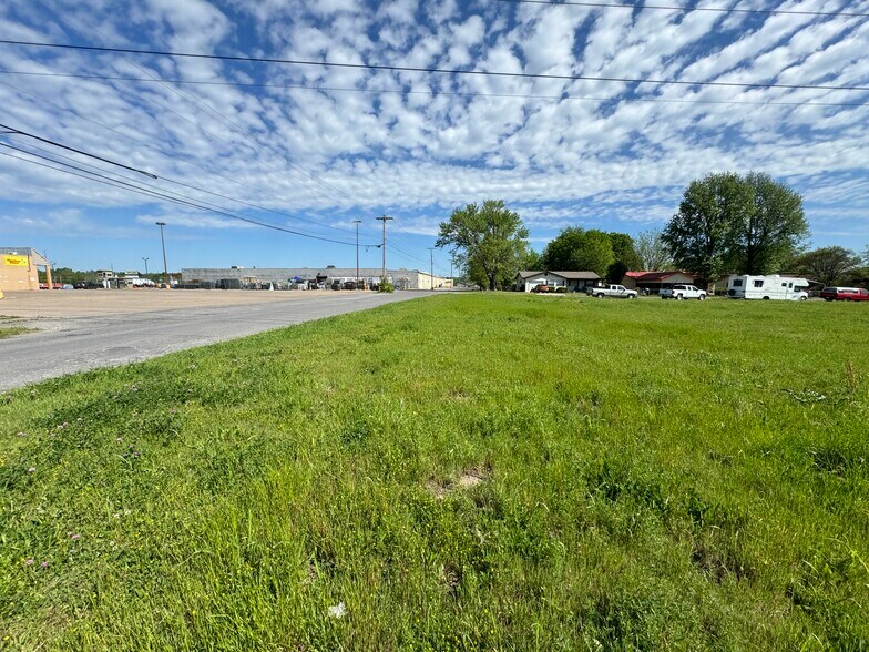 More Photos Of 205 Mimosa Ln, Tahlequah General Retail For Sale