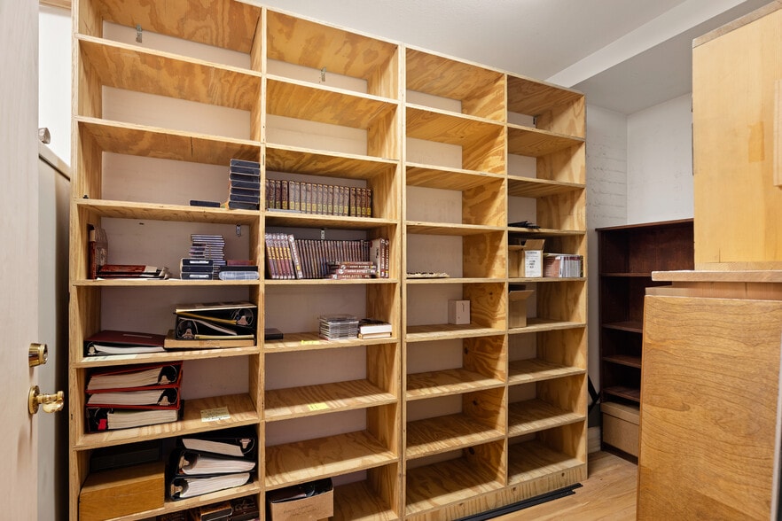 More Photos Of 4383 Colfax Ave, Studio City Office For Sale