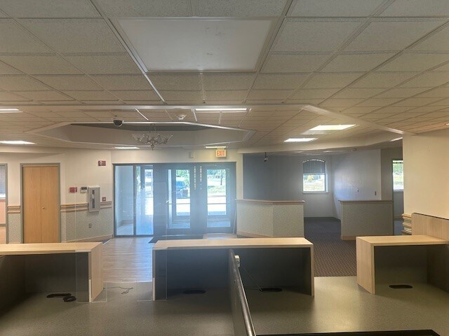 More Photos Of 501 S Stepney Rd, Aberdeen Bank For Sale