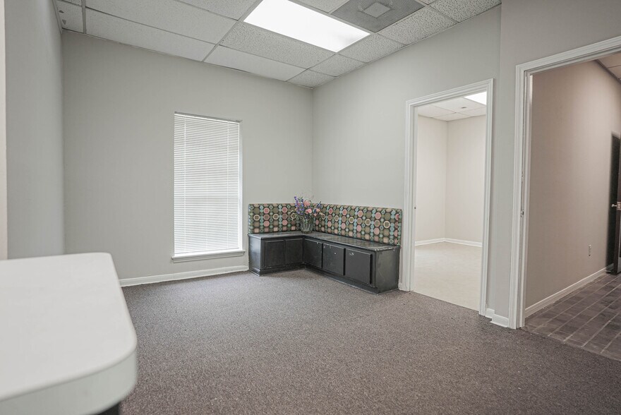 More Photos Of 14721 Pebble Bend Dr, Houston Medical For Sale