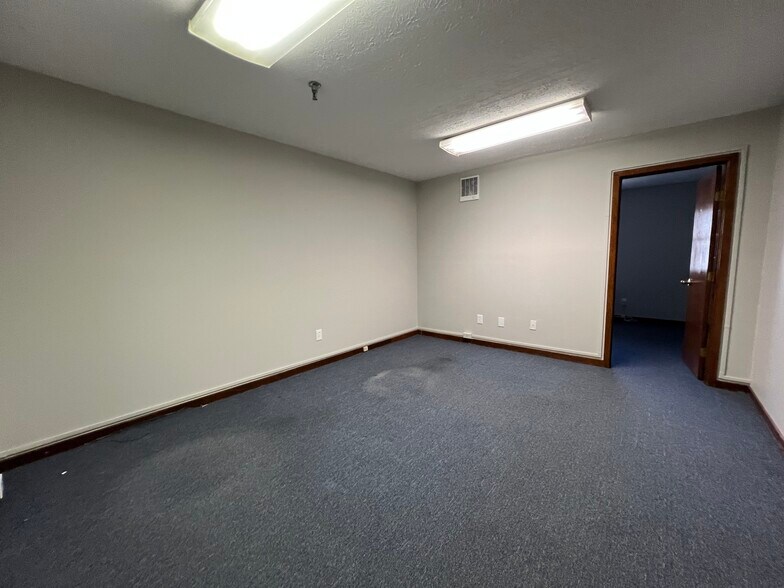 More Photos Of 9402-9420 Towne Square Ave, Blue Ash Office For Lease