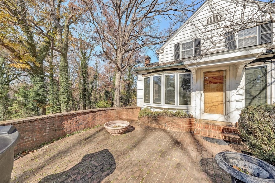 More Photos Of 934 Commander Dr, Roanoke Specialty For Sale