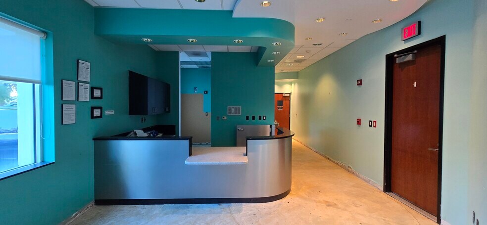 More Photos Of 990 9th St N, Naples Medical For Lease