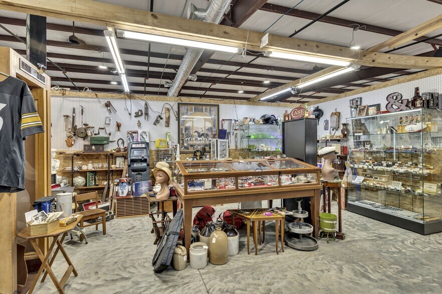 More Photos Of 2120 Old Highway 431 S, Greenbrier Freestanding For Sale