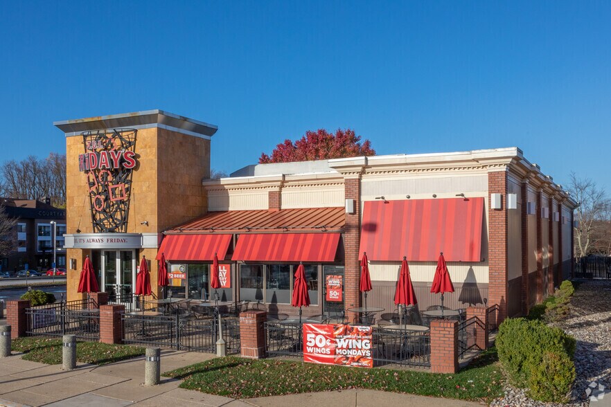 More Photos Of 301 Rocky Run Pky, Wilmington Restaurant For Lease