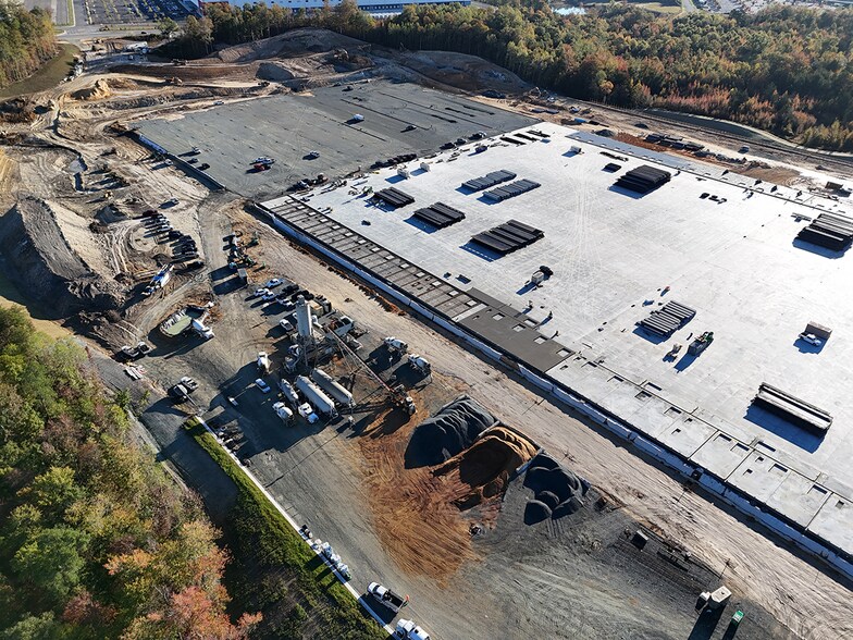 More Photos Of 211 Centreport Pky, Fredericksburg Warehouse For Lease