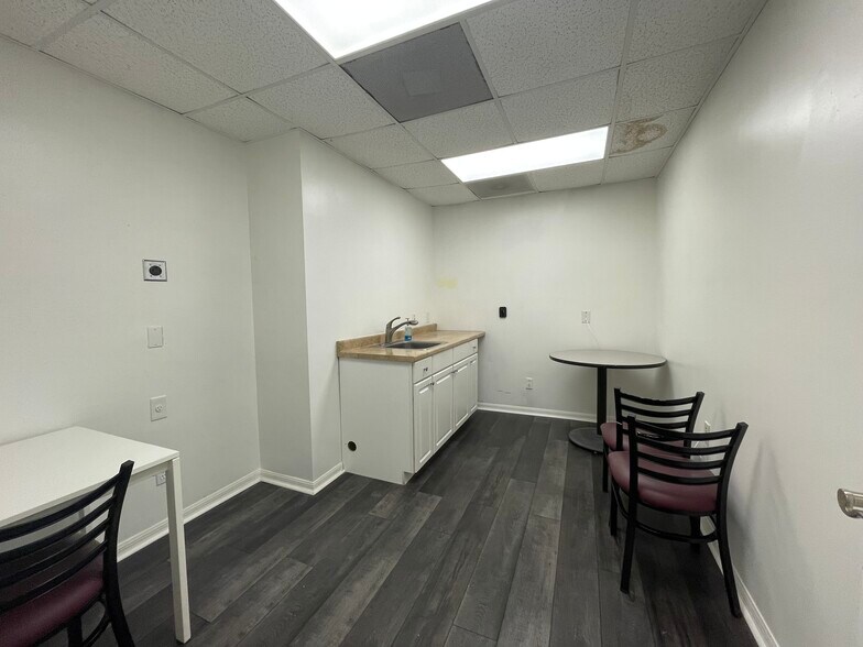 More Photos Of 12520 World Plaza Ln, Fort Myers Medical For Lease