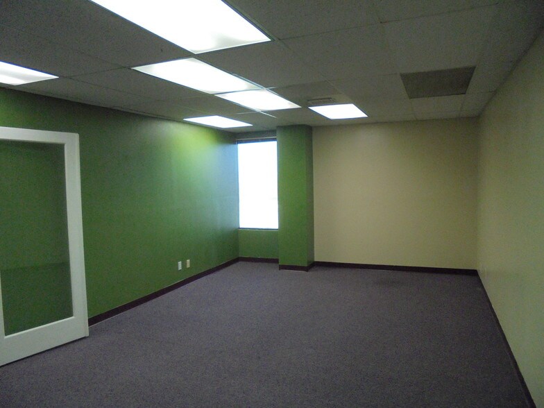 More Photos Of 8815 Dyer St, El Paso Medical For Lease