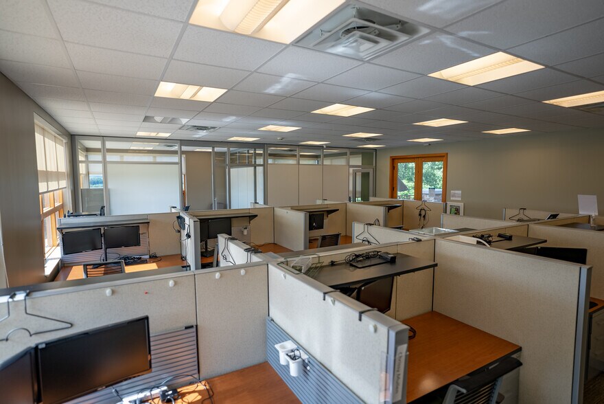 More Photos Of 150 Scharberry Ln, Mars Office For Sale